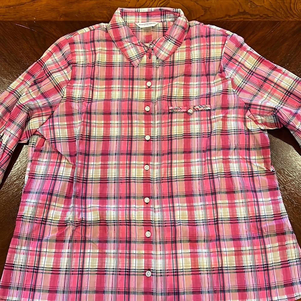 Great shape barely worn Allison Daley woman’s top